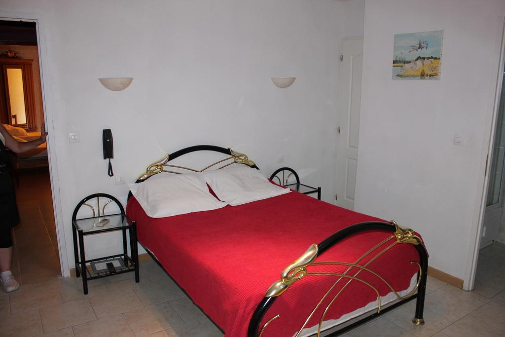 Hotel Restaurant La Camargue Salin-de-Giraud Rom bilde