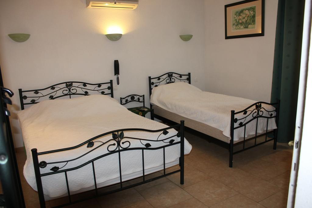 Hotel Restaurant La Camargue Salin-de-Giraud Rom bilde