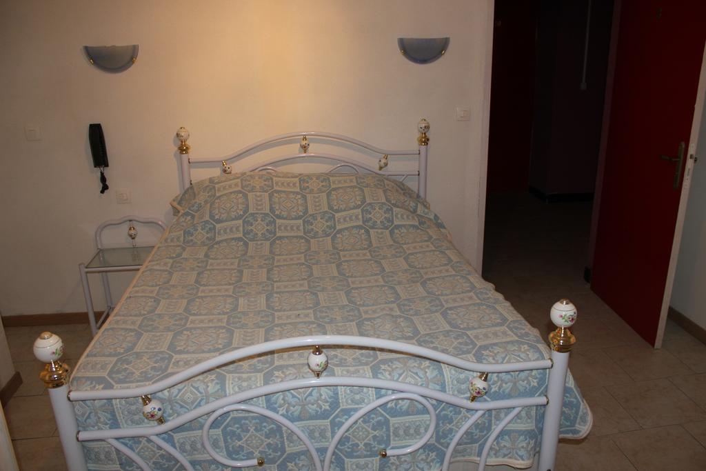 Hotel Restaurant La Camargue Salin-de-Giraud Rom bilde