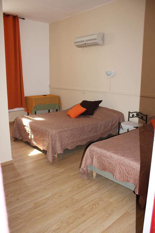 Hotel Restaurant La Camargue Salin-de-Giraud Rom bilde