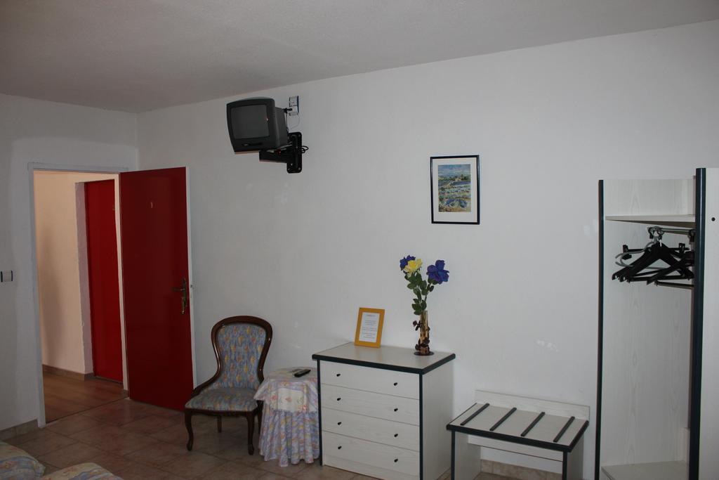Hotel Restaurant La Camargue Salin-de-Giraud Rom bilde